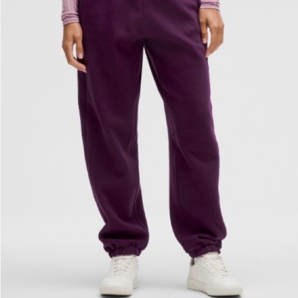 SOLD- Lululemon Scuba Mid-Rise Oversized
Jogger *Regular